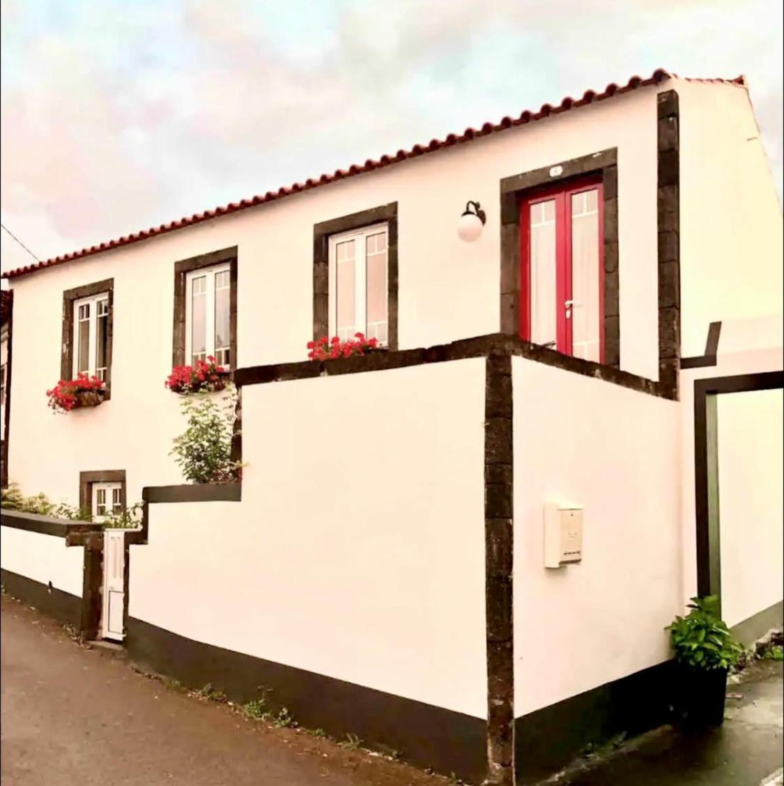 Quinta Pereirinha Farm - A Private 3 Bedroom Vacation Home, Close To Hiking W Ocean Views - Pico Island, Azores São Roque do Pico エクステリア 写真